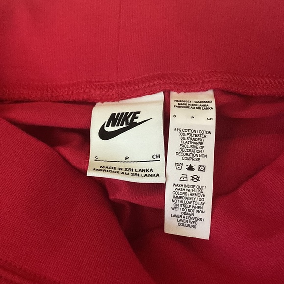 Nike workout leggings.They have never been worn. - Picture 4 of 4